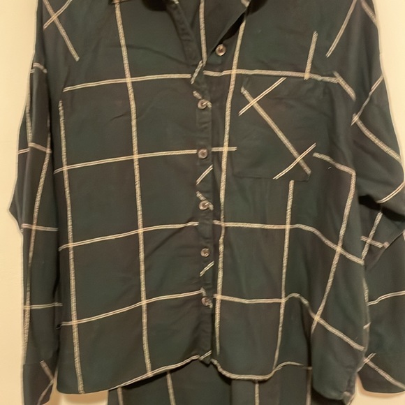 Wild Fable Size Medium Forest Green & White Plaid Flannel w/ pockets - Picture 4 of 9